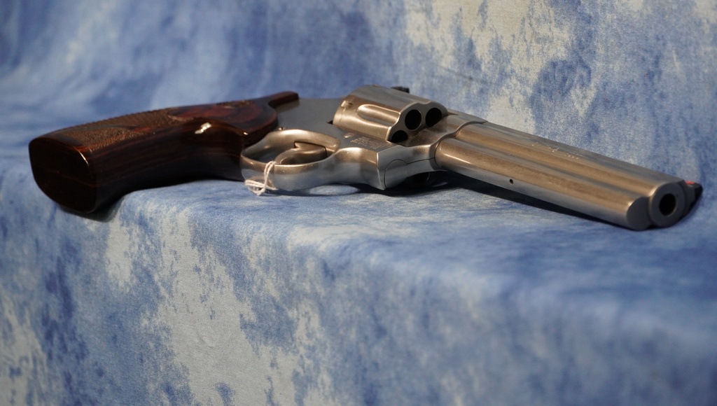 USED SMITH & WESSON 686 PLUS 357 MAG STAINLESS 7-SHOT 6" BBL