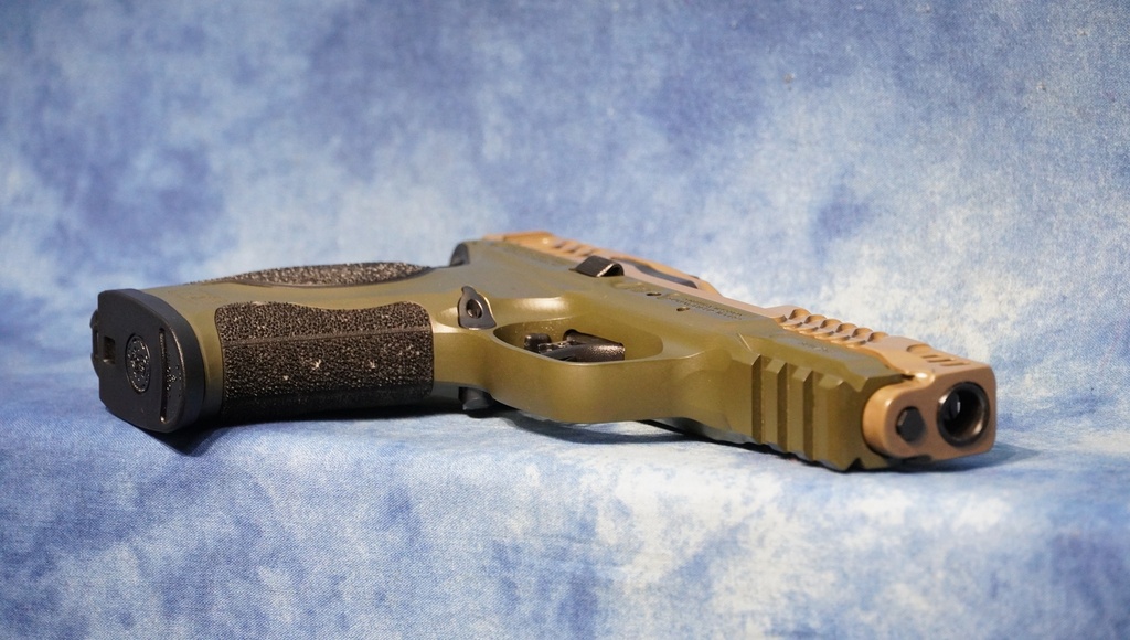 SMITH & WESSON 14438 M&P9 METAL CARRY COMP OD GRN / FDE 4-17 RND MAGS