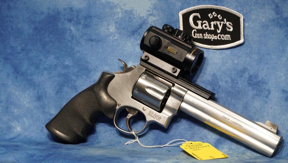 USED SMITH & WESSON 44REM MAG MODEL 629 W/RED DOT
