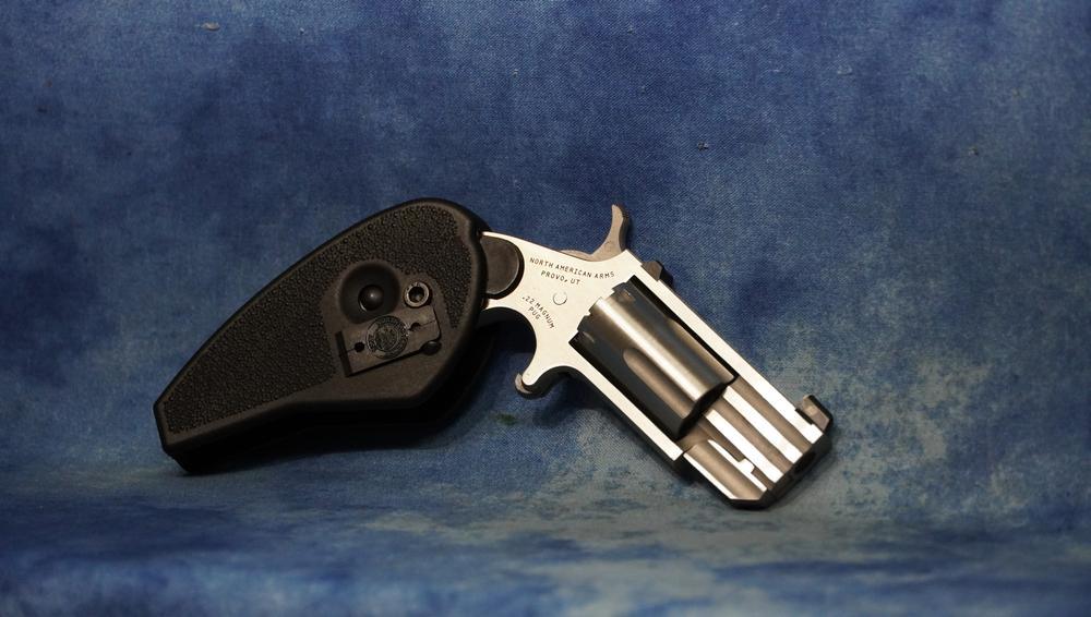 NORTH AMERICAN ARMS PUG WITH HOLSTER GRIP 22 MAG NAA-PUG-D-HG